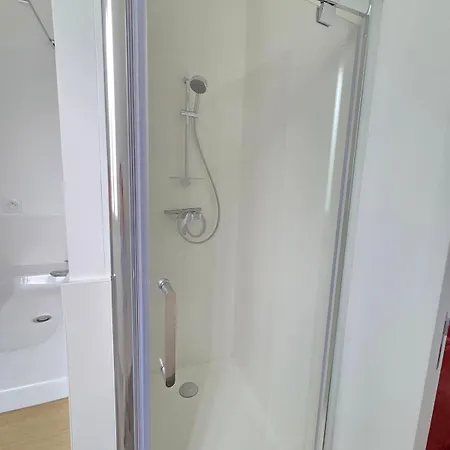 Centre , 5 Chambres, 4sdb