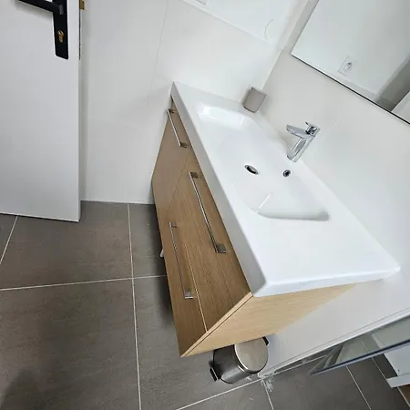 Centre , 5 Chambres, 4sdb Apartment