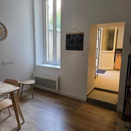 Centre , 5 Chambres, 4sdb Apartment *