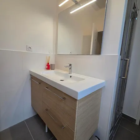 Centre , 5 Chambres, 4sdb *